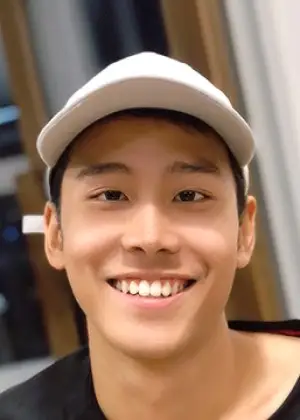 Chim Sedthawut Inboon en el drama tailandés Never Let Me Go (2022)