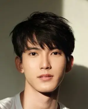 Erster Chalongrat Novsamrong