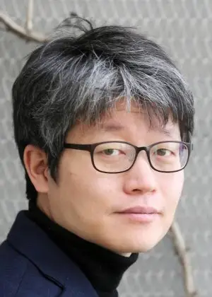 شين يون شيك في فيلم Cobweb الكوري (2023)