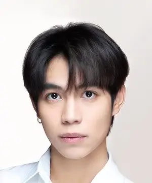 Először Kanaphan Puitrakul