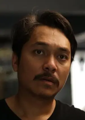 Suthipong Teerasakul en El drama tailandés Eclipse (2022)