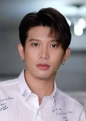 Exécutez Kantheephop Sirorattanaphanit dans le drame thaïlandais Tin Tem Jai (2023)