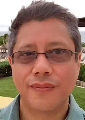 Deanas Devlinas filme „Beveik rojus“ 2 sezono Filipinų dramoje (2023)