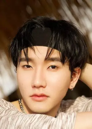 Muž Natthanun Kurusatienpron ve filmu Even Sun Thai Drama (2022)