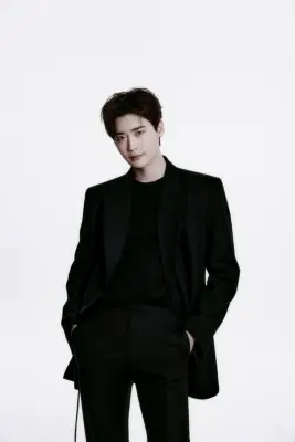 Lee Jong Suk unterschreibt mit einer neuen Agentur