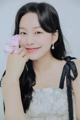 여배우 파크 유 나인 yg 엔터테인먼트와 표지판