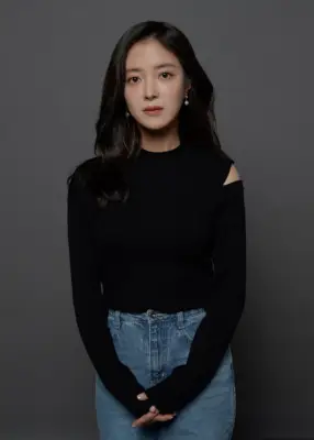 Lee Se Young snakker om romantikkscener med 14.00 Lee Junho, hvordan 'den røde ermet' påvirket henne, og mer