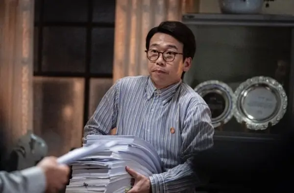 Vincenzo -Star Yoon Byung Hee spricht über sein spektakuläres Teams mit dem Song Joong Ki und Jeon Yeo gewesen