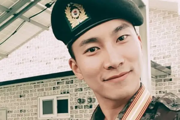 Eunkwang di BTOB ha dimesso ufficialmente i piani e messaggi futuri per i membri dell'esercito