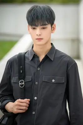 Cha Eun Woo de Astro tinge seu cabelo cinza para 'minha identificação é a beleza de Gangnam'