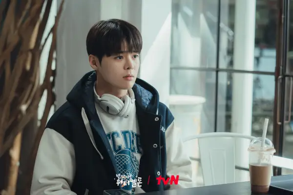 Ryeoun is een geheime bandgitarist met jeugdtrauma in nieuw fantasiedrama 'Twinkling Watermelon'