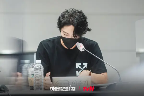 'Arthdal ​​Chronicles 2' libera fotos de Lee Joon Gi, Jang Dong Gun, Kim Ok Bin e mais da leitura do script