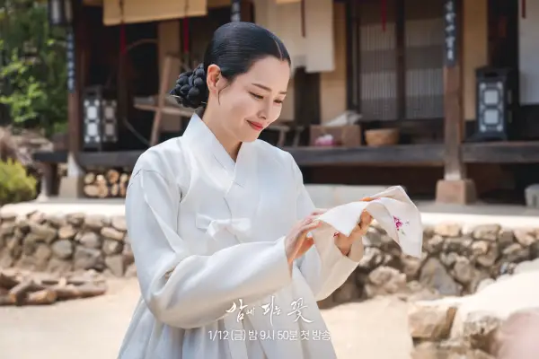 Honey Lee on leski, joka viettää öitä auttaen tulevia draamaa tarvitsevia