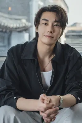 キム・ヤング・クワンは「コール・イット・ラブ」の終わりをからかい、親友と共演者のリー・ソン・キョンなどを称賛します。