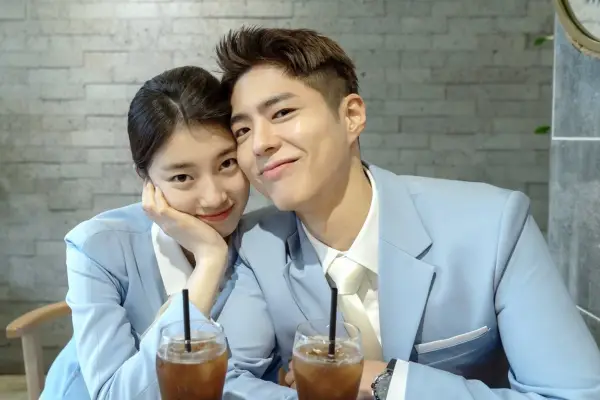 Suzy et Park Bo Gum sont des agents de bord amoureux dans le nouveau film «Wonderland»