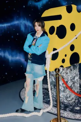 Sledujte: Exo's Suho Wittily porovnává vztahy s „sýrem“ v nepředvídatelném MV s Wendy Red Velvet