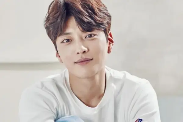 Jang Seung Jo teilt das erste Foto seines Babys